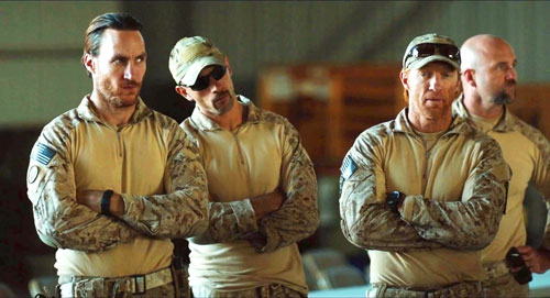 Tre dei Navy Seal presenti nel film Zero Dark Thirty, mentre indossano la combat shirt in mimetismo Marpat Desert