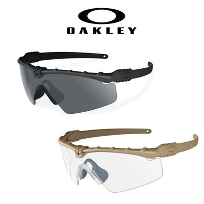 Gli occhiali Oakley SI Ballistic M Frame sono disponibili sia nella versione con montatura tan sia nera, entrambe complete sia della lente trasparente sia di quella scura