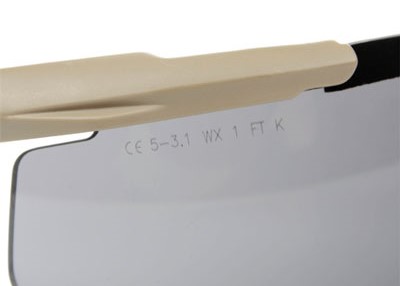 La certificazione EN 166 riportata sugli occhiali WileyX Saber